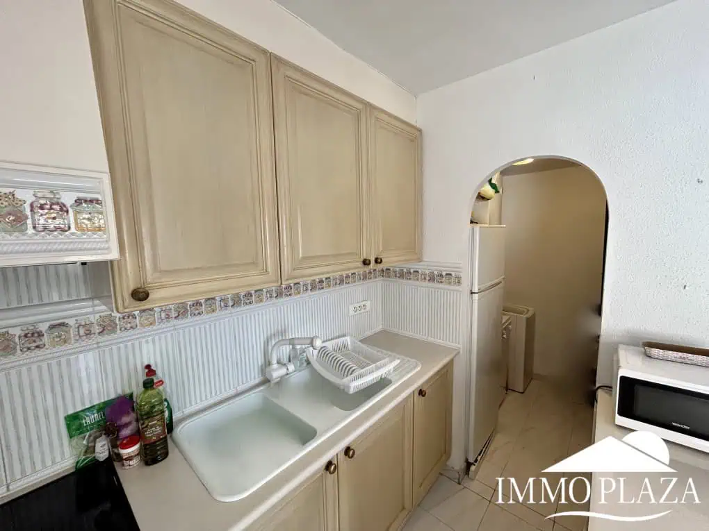 RESERVED – Spacious corner Penthouse with a 90m2 roof terrace with sea and canal views in Empuriabrava