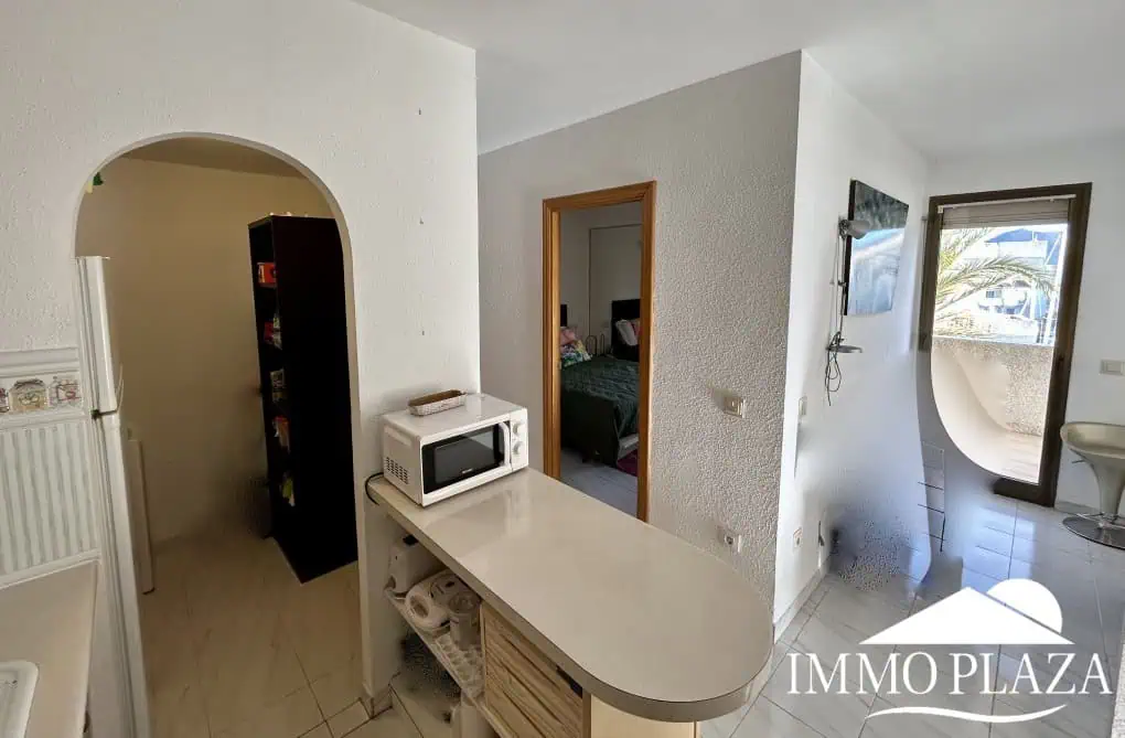 RESERVED – Spacious corner Penthouse with a 90m2 roof terrace with sea and canal views in Empuriabrava