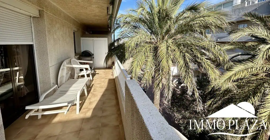 RESERVED – Spacious corner Penthouse with a 90m2 roof terrace with sea and canal views in Empuriabrava