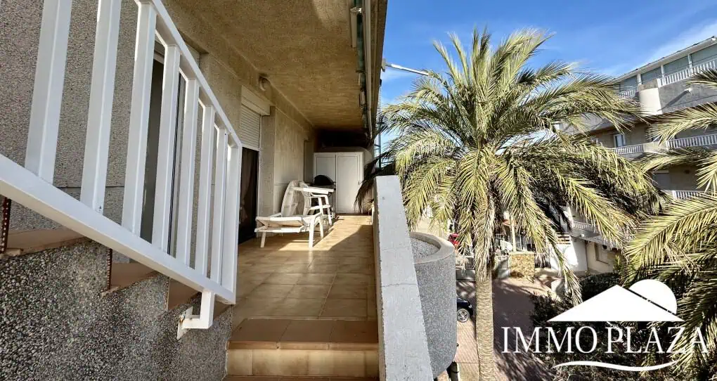 RESERVED – Spacious corner Penthouse with a 90m2 roof terrace with sea and canal views in Empuriabrava