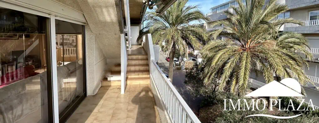 RESERVED – Spacious corner Penthouse with a 90m2 roof terrace with sea and canal views in Empuriabrava