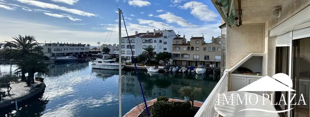 RESERVED – Spacious corner Penthouse with a 90m2 roof terrace with sea and canal views in Empuriabrava
