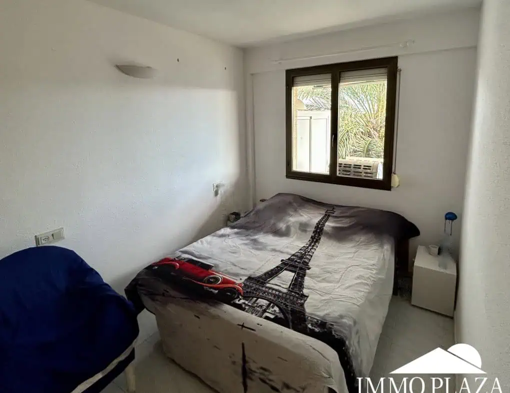 RESERVED – Spacious corner Penthouse with a 90m2 roof terrace with sea and canal views in Empuriabrava