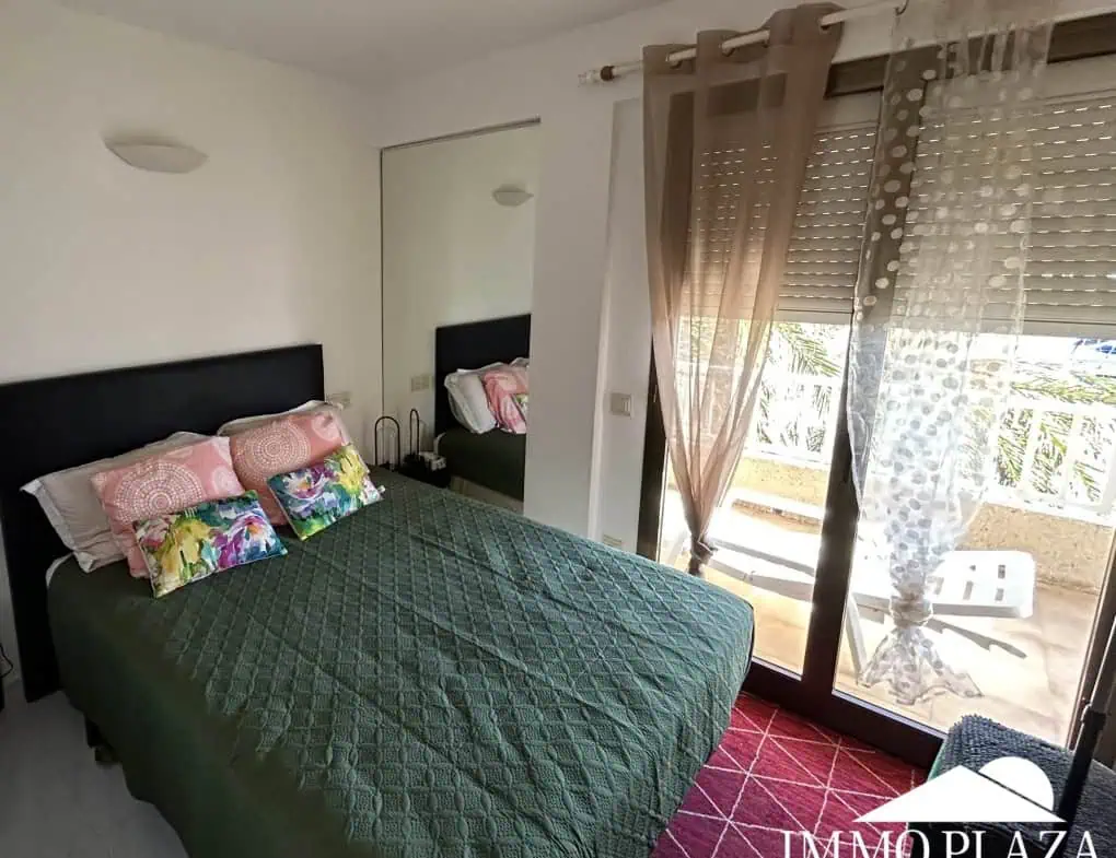 RESERVED – Spacious corner Penthouse with a 90m2 roof terrace with sea and canal views in Empuriabrava