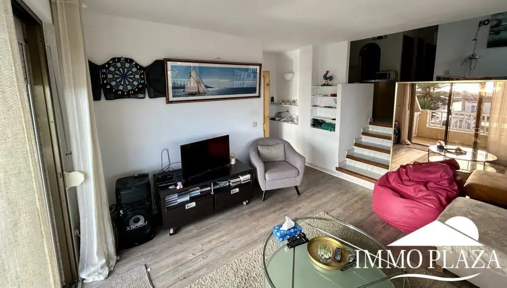 RESERVED – Spacious corner Penthouse with a 90m2 roof terrace with sea and canal views in Empuriabrava