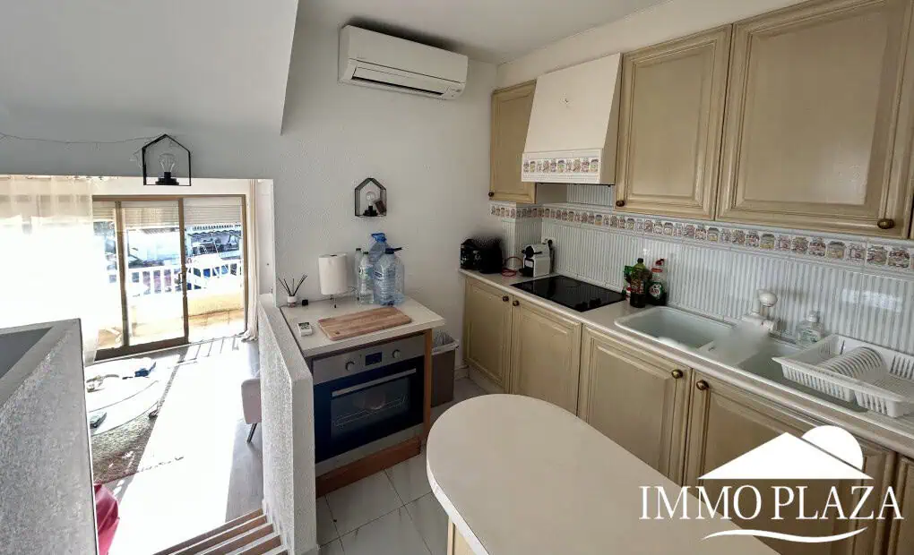 RESERVED – Spacious corner Penthouse with a 90m2 roof terrace with sea and canal views in Empuriabrava