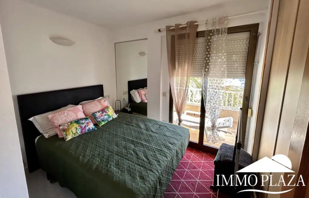 RESERVED – Spacious corner Penthouse with a 90m2 roof terrace with sea and canal views in Empuriabrava