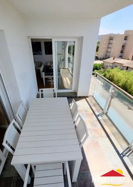 Magnificent penthouse with sea views and 66m2 solarium – 2 bedrooms – private parking – storage room – community pool – Rosas, Costa Brava