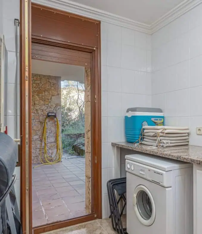 With Tourist licence ! Majestic charming villa with panoramic views of the Bay of Roses – 3 bedrooms – 3 bathrooms – 3 terraces – 1 swimming pool – 1 garage