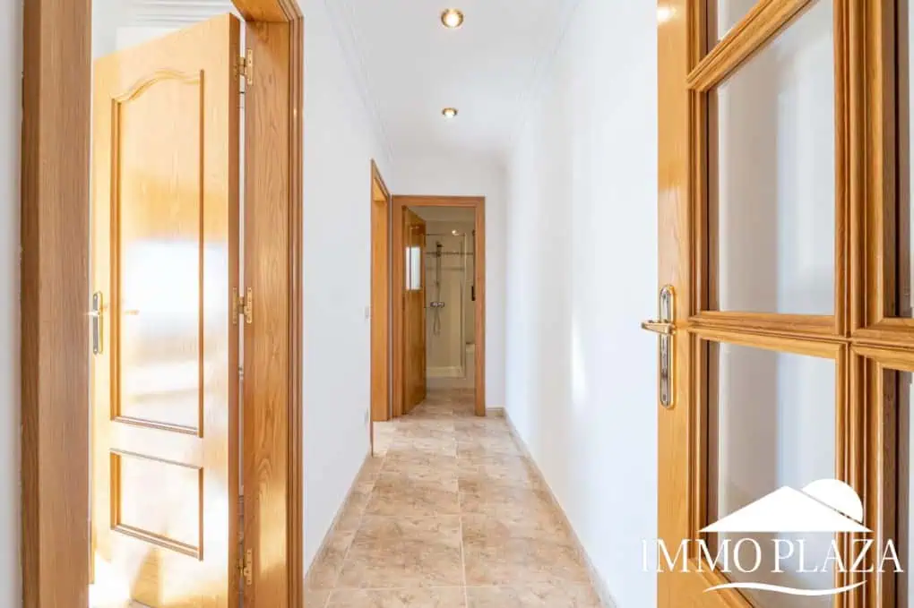 With Tourist licence ! Majestic charming villa with panoramic views of the Bay of Roses – 3 bedrooms – 3 bathrooms – 3 terraces – 1 swimming pool – 1 garage