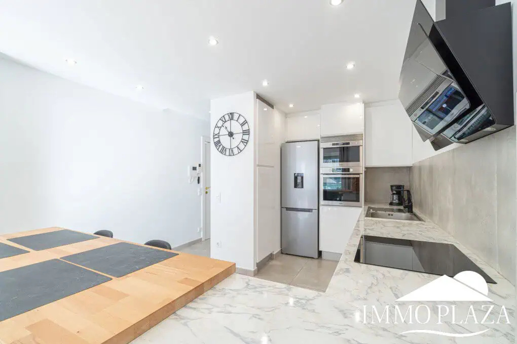 Spacious modern flat with Tourist Licence (109m²) at the harbor; 3 beds, 2 baths, 2 terraces, comunal parking & solarium!