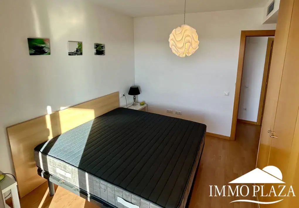 Magnificent penthouse with sea views and 66m2 solarium – 2 bedrooms – private parking – storage room – community pool – Rosas, Costa Brava