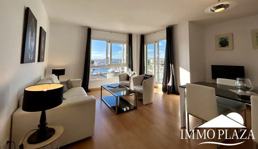 Magnificent penthouse with sea views and 66m2 solarium – 2 bedrooms – private parking – storage room – community pool – Rosas, Costa Brava