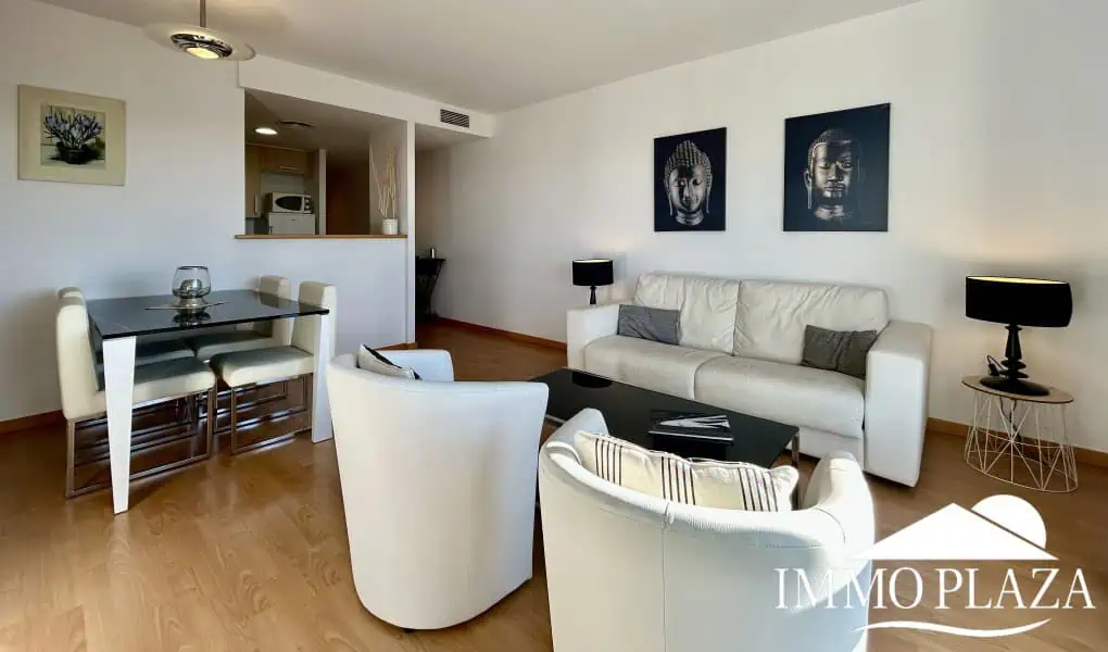 Magnificent penthouse with sea views and 66m2 solarium – 2 bedrooms – private parking – storage room – community pool – Rosas, Costa Brava