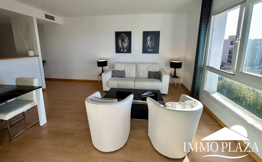 Magnificent penthouse with sea views and 66m2 solarium – 2 bedrooms – private parking – storage room – community pool – Rosas, Costa Brava