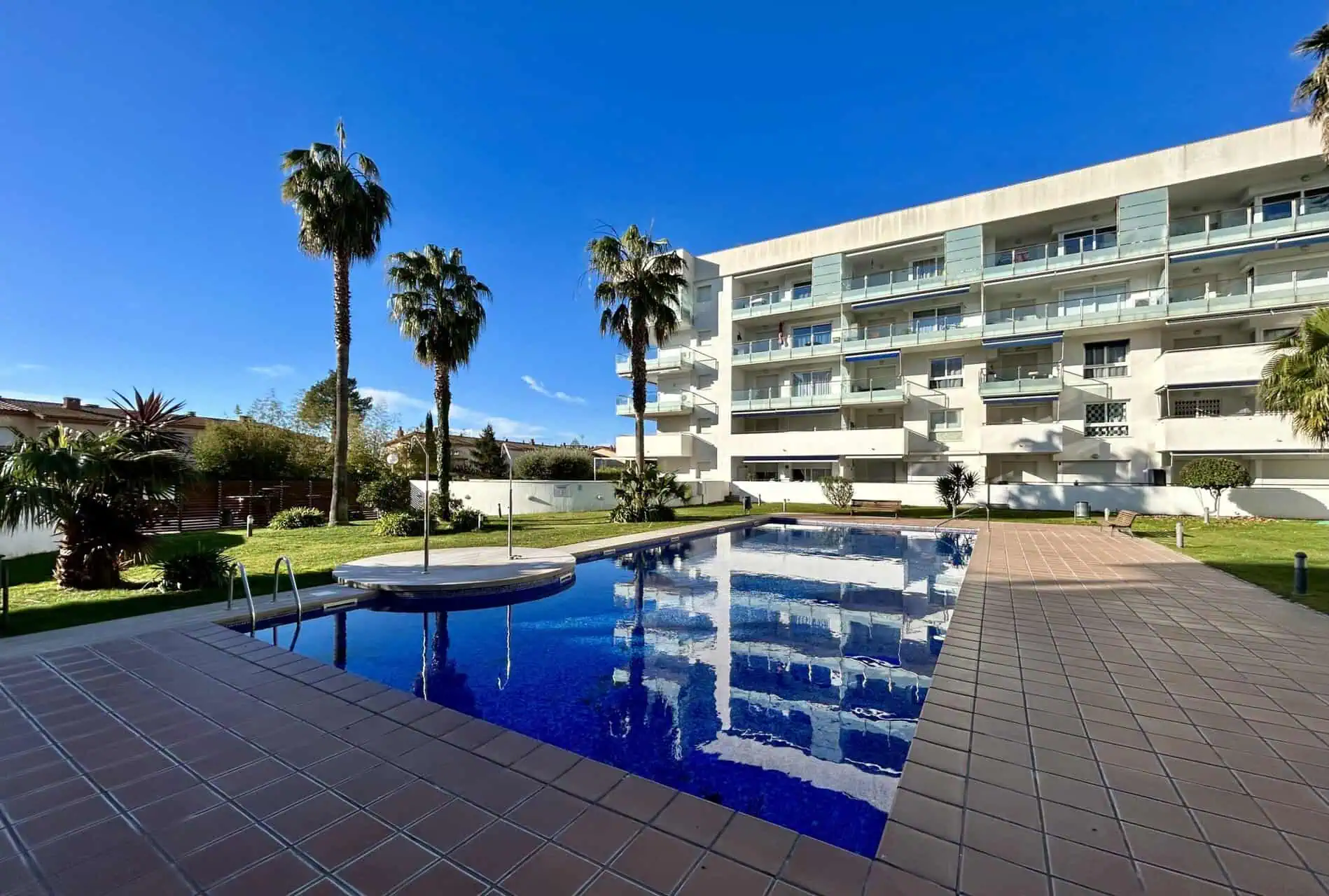 25012023162352_496 Magnificent penthouse with sea views and 66m2 solarium – 2 bedrooms – private parking – storage room – community pool – Rosas, Costa Brava