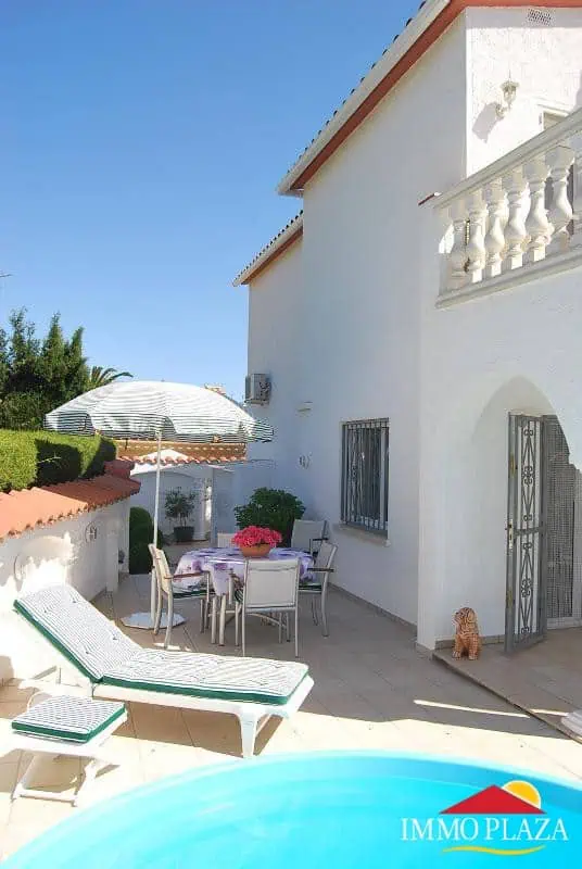25032022104300_1091_IPV111 Vila residencial típica espanyola, 4 dormitoris, piscina, garatge, a poca distància del mar i del centre d´Empuriabrava