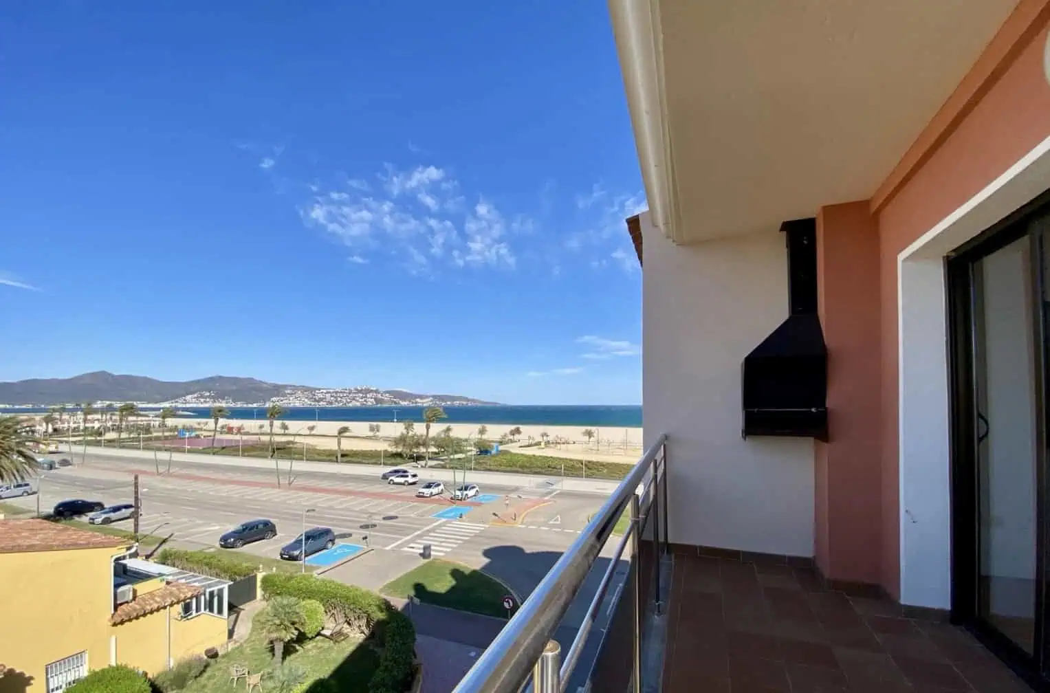 25042024112720_611 Bel appartement d’angle lumineux, à 2 pas de la plage, vue mer, 2 chs, 1 sdb, parking privé en sous sol – Empuriabrava