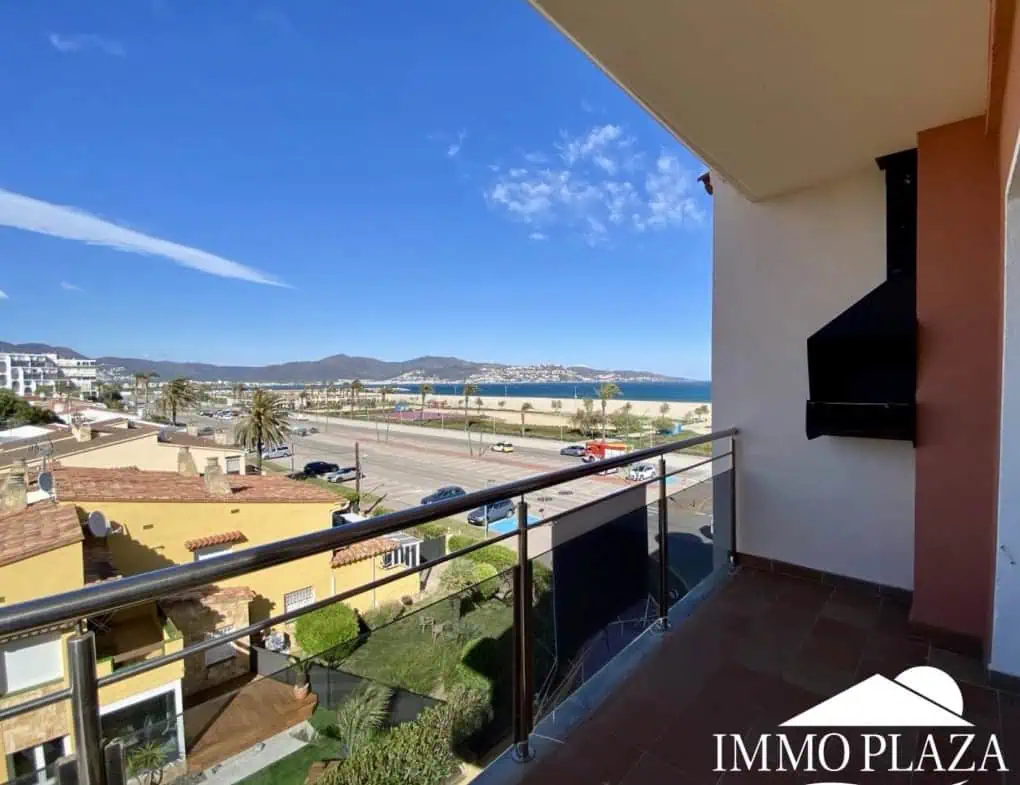Bel appartement d’angle lumineux, à 2 pas de la plage, vue mer, 2 chs, 1 sdb, parking privé en sous sol – Empuriabrava