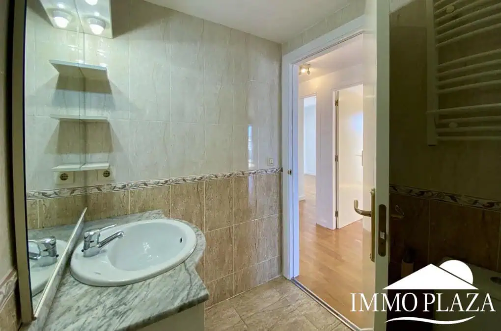 Bel appartement d’angle lumineux, à 2 pas de la plage, vue mer, 2 chs, 1 sdb, parking privé en sous sol – Empuriabrava