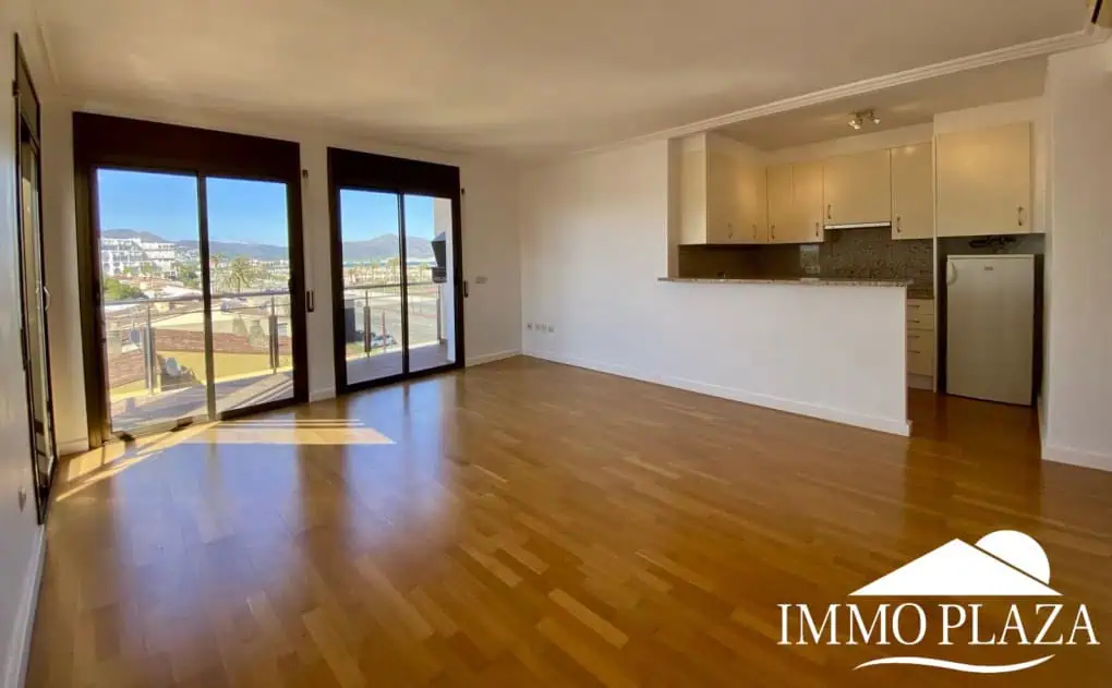 Bel appartement d’angle lumineux, à 2 pas de la plage, vue mer, 2 chs, 1 sdb, parking privé en sous sol – Empuriabrava