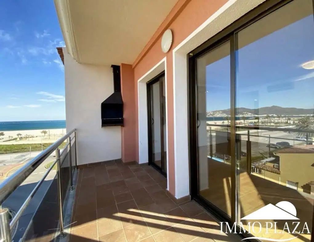 Bel appartement d’angle lumineux, à 2 pas de la plage, vue mer, 2 chs, 1 sdb, parking privé en sous sol – Empuriabrava