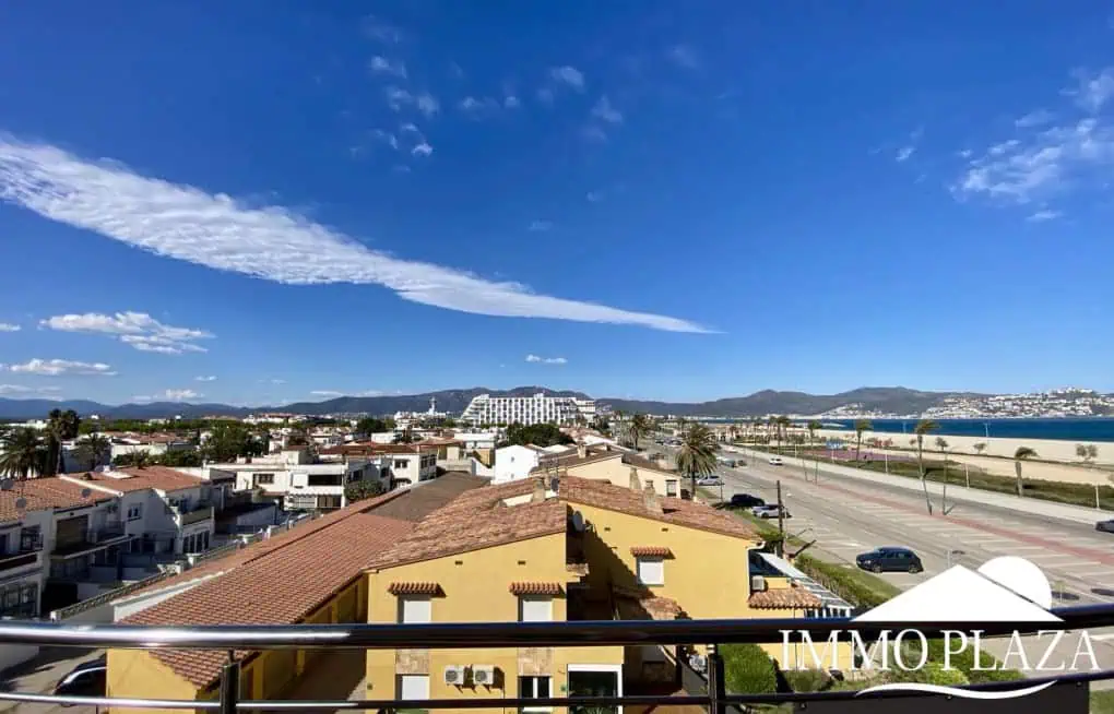 Bel appartement d’angle lumineux, à 2 pas de la plage, vue mer, 2 chs, 1 sdb, parking privé en sous sol – Empuriabrava