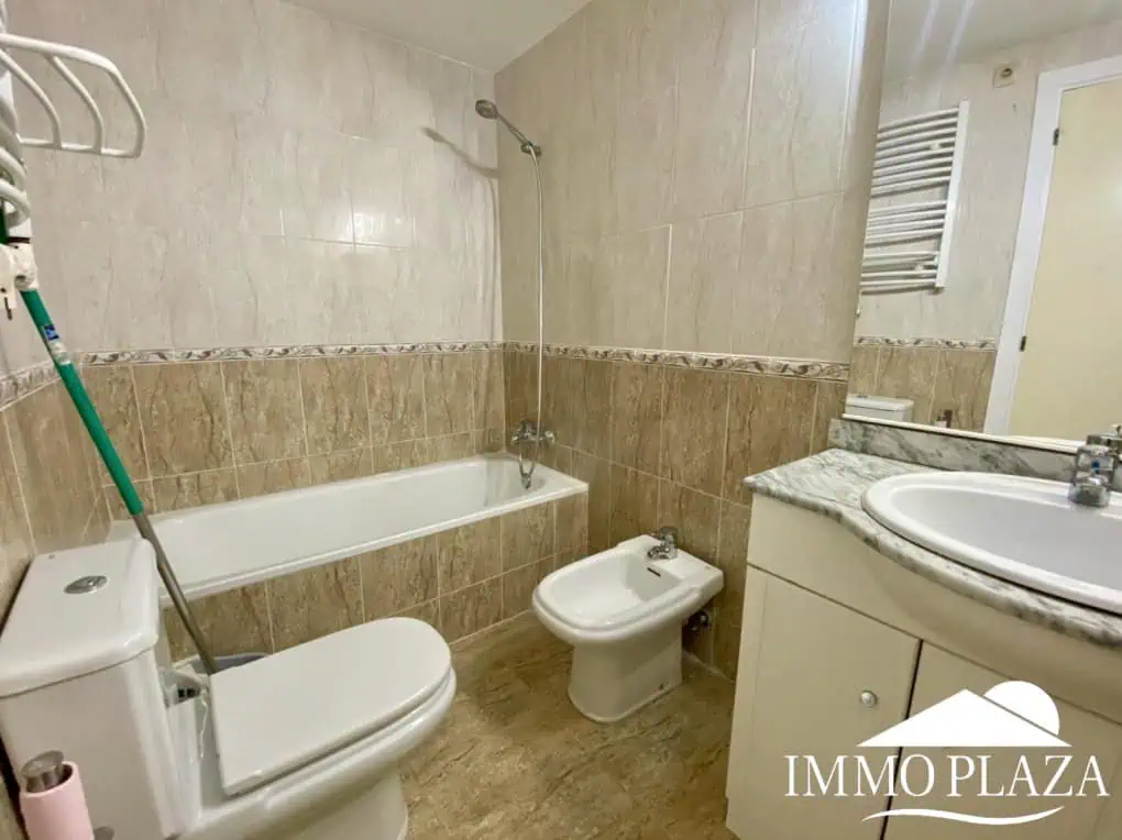Bel appartement d’angle lumineux, à 2 pas de la plage, vue mer, 2 chs, 1 sdb, parking privé en sous sol – Empuriabrava