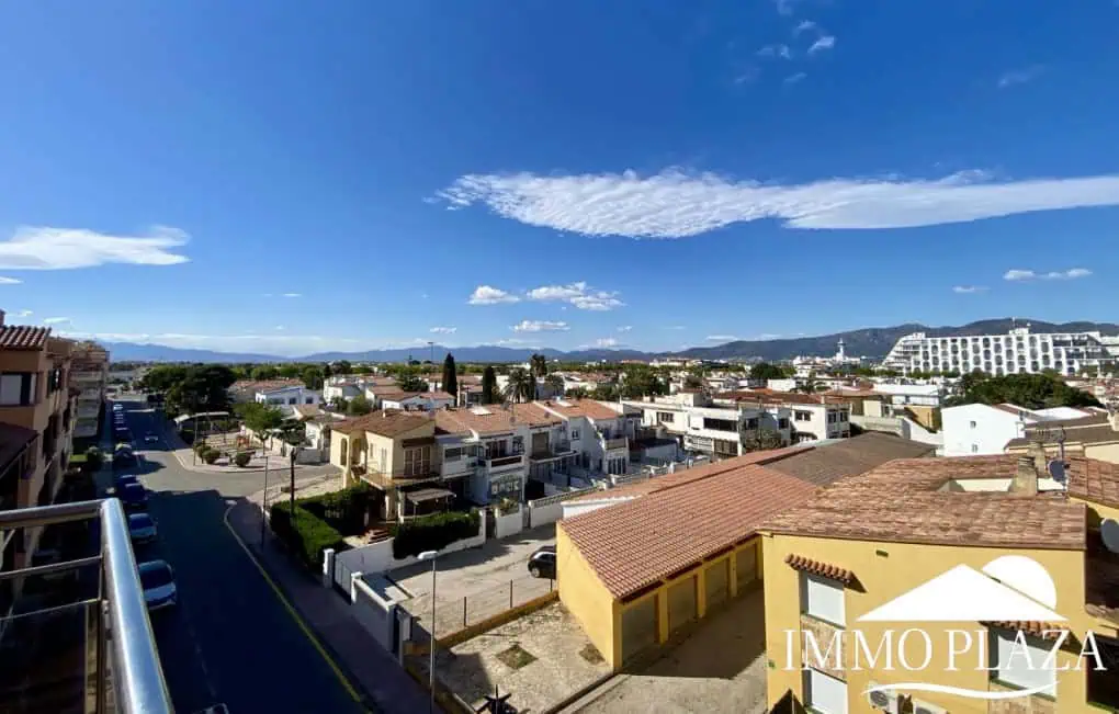 Bel appartement d’angle lumineux, à 2 pas de la plage, vue mer, 2 chs, 1 sdb, parking privé en sous sol – Empuriabrava