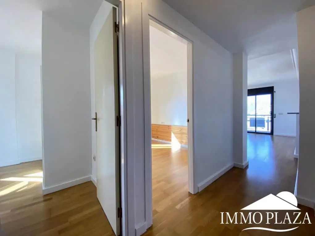 Bel appartement d’angle lumineux, à 2 pas de la plage, vue mer, 2 chs, 1 sdb, parking privé en sous sol – Empuriabrava