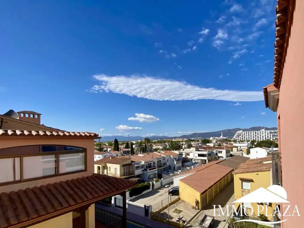 Bel appartement d’angle lumineux, à 2 pas de la plage, vue mer, 2 chs, 1 sdb, parking privé en sous sol – Empuriabrava