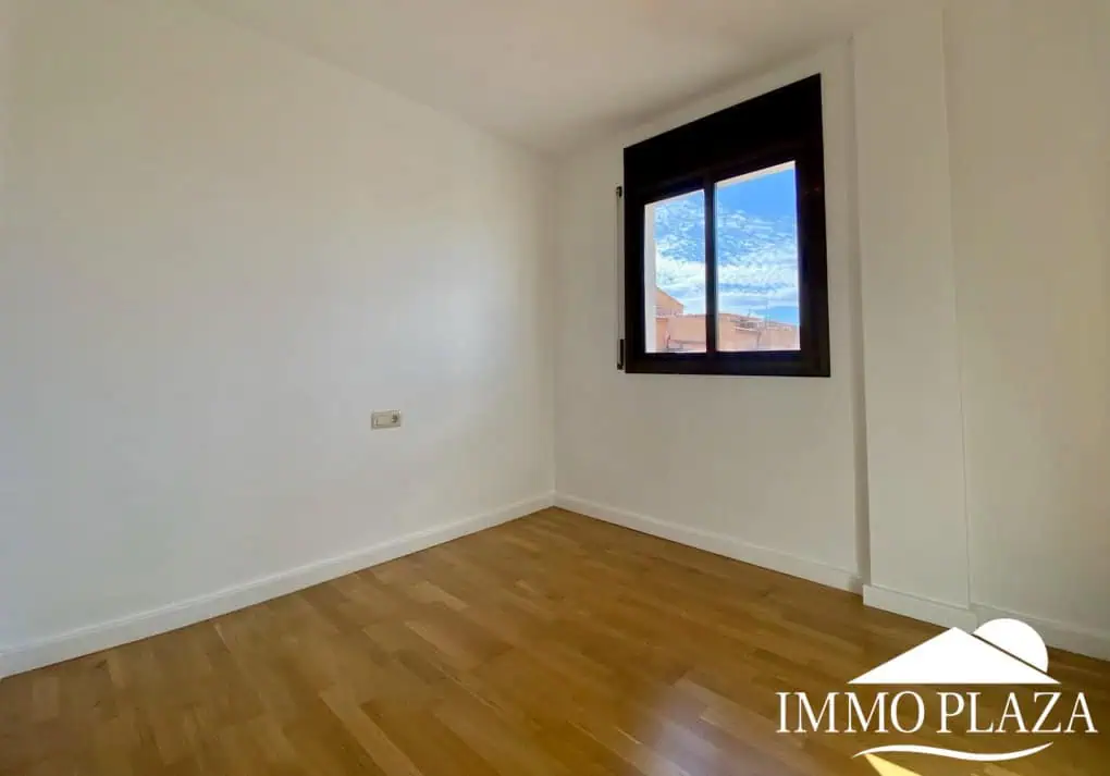 Bel appartement d’angle lumineux, à 2 pas de la plage, vue mer, 2 chs, 1 sdb, parking privé en sous sol – Empuriabrava