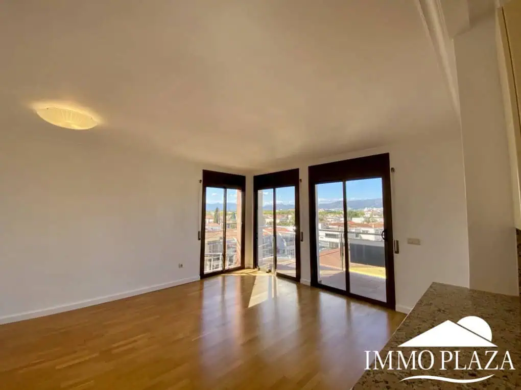 Bel appartement d’angle lumineux, à 2 pas de la plage, vue mer, 2 chs, 1 sdb, parking privé en sous sol – Empuriabrava