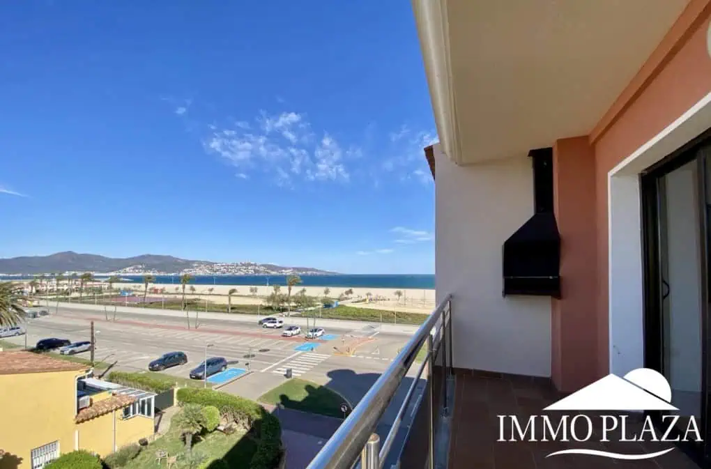 Bel appartement d’angle lumineux, à 2 pas de la plage, vue mer, 2 chs, 1 sdb, parking privé en sous sol – Empuriabrava