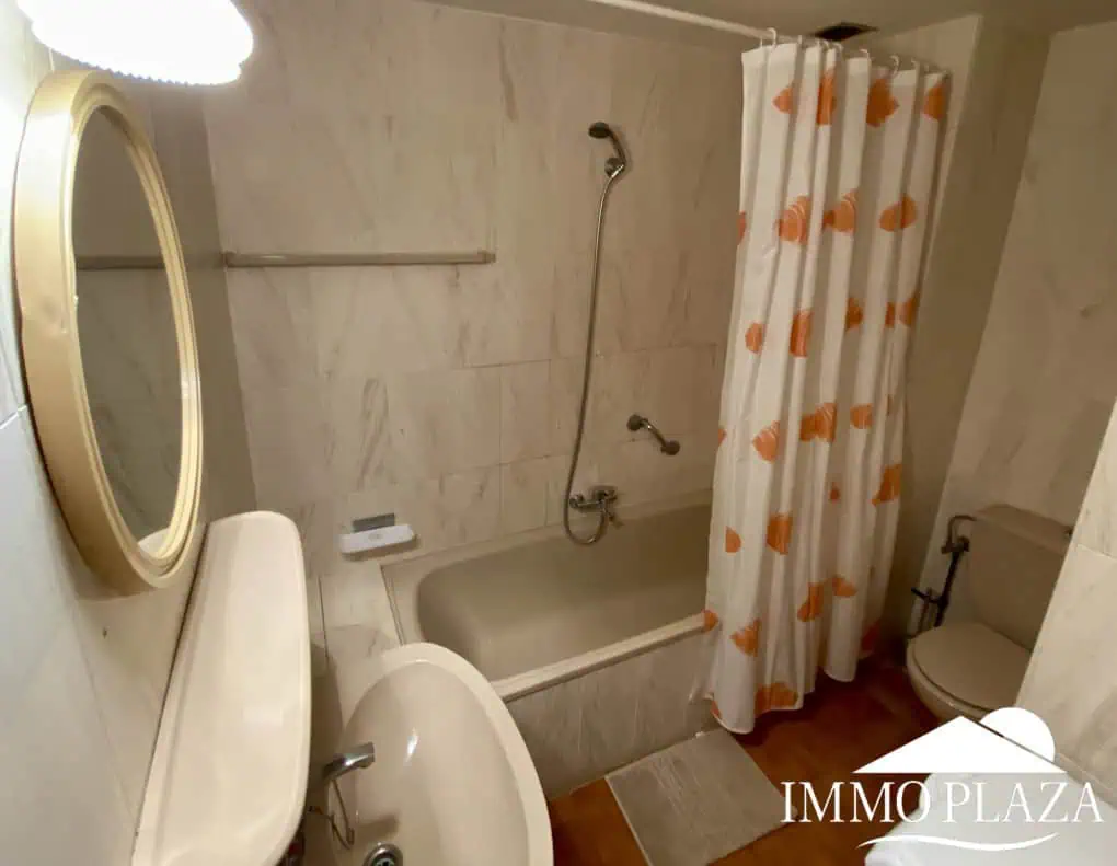 25052023105552_8553_IPA267 Spacious and bright crossing apartment (96m2) overlooking the canal with 2 terraces.