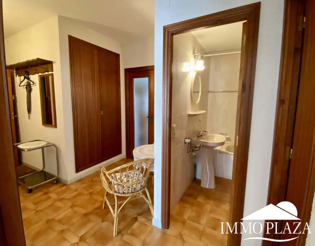 25052023105605_3124_IPA267 Spacious and bright crossing apartment (96m2) overlooking the canal with 2 terraces.