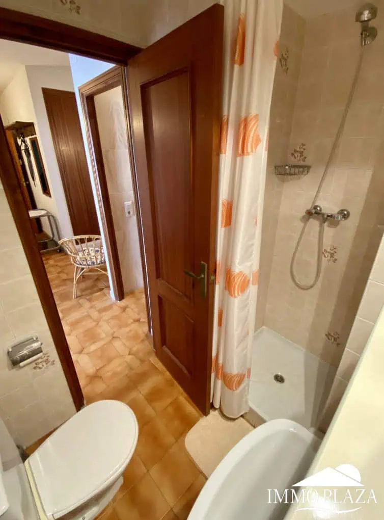 25052023105611_1426_IPA267 Spacious and bright crossing apartment (96m2) overlooking the canal with 2 terraces.