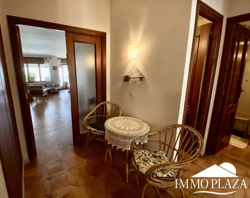 25052023105614_6455_IPA267 Spacious and bright crossing apartment (96m2) overlooking the canal with 2 terraces.