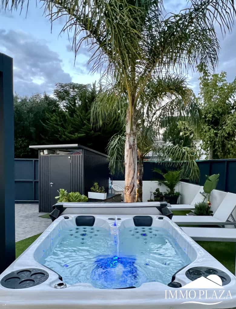 25092025154804_4463_IPV147 Beautiful modern villa built in 2022, close to the sea, town center, and inner harbor; 3 bedrooms, 2 bathrooms, garage, swimming pool, and jacuzzi.