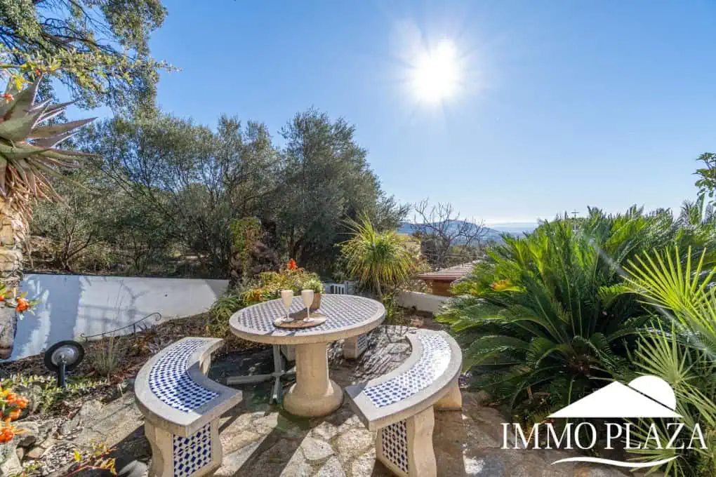 Beautiful villa with fantastic sea views, 4 bedrooms, 3 bathrooms, swimming pool, sauna and a spacious garage – Roses