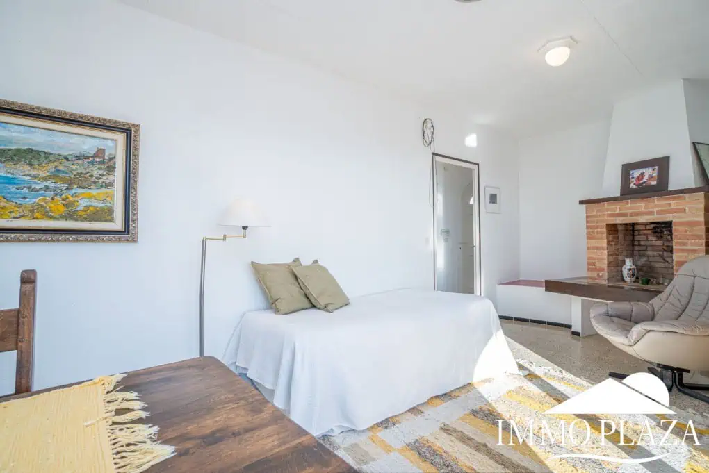 Beautiful villa with fantastic sea views, 4 bedrooms, 3 bathrooms, swimming pool, sauna and a spacious garage – Roses