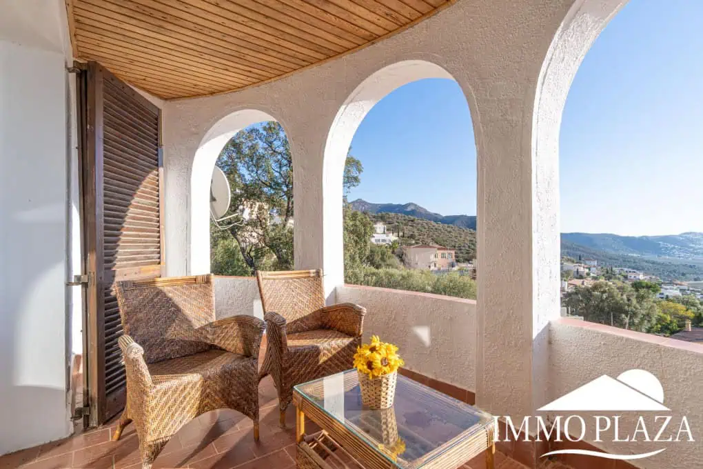 Beautiful villa with fantastic sea views, 4 bedrooms, 3 bathrooms, swimming pool, sauna and a spacious garage – Roses