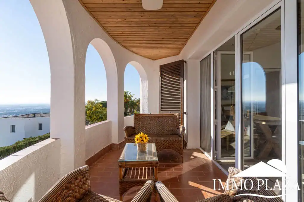 Beautiful villa with fantastic sea views, 4 bedrooms, 3 bathrooms, swimming pool, sauna and a spacious garage – Roses