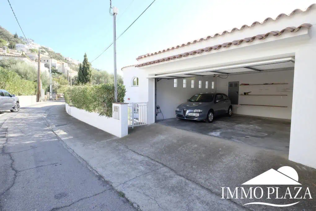 Beautiful villa with fantastic sea views, 4 bedrooms, 3 bathrooms, swimming pool, sauna and a spacious garage – Roses