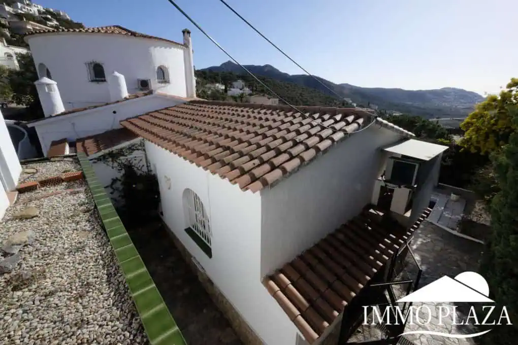 Beautiful villa with fantastic sea views, 4 bedrooms, 3 bathrooms, swimming pool, sauna and a spacious garage – Roses