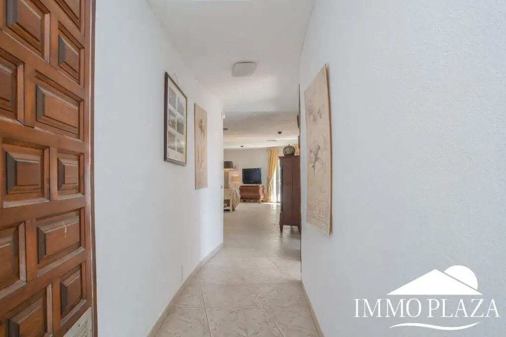 Beautiful villa with fantastic sea views, 4 bedrooms, 3 bathrooms, swimming pool, sauna and a spacious garage – Roses