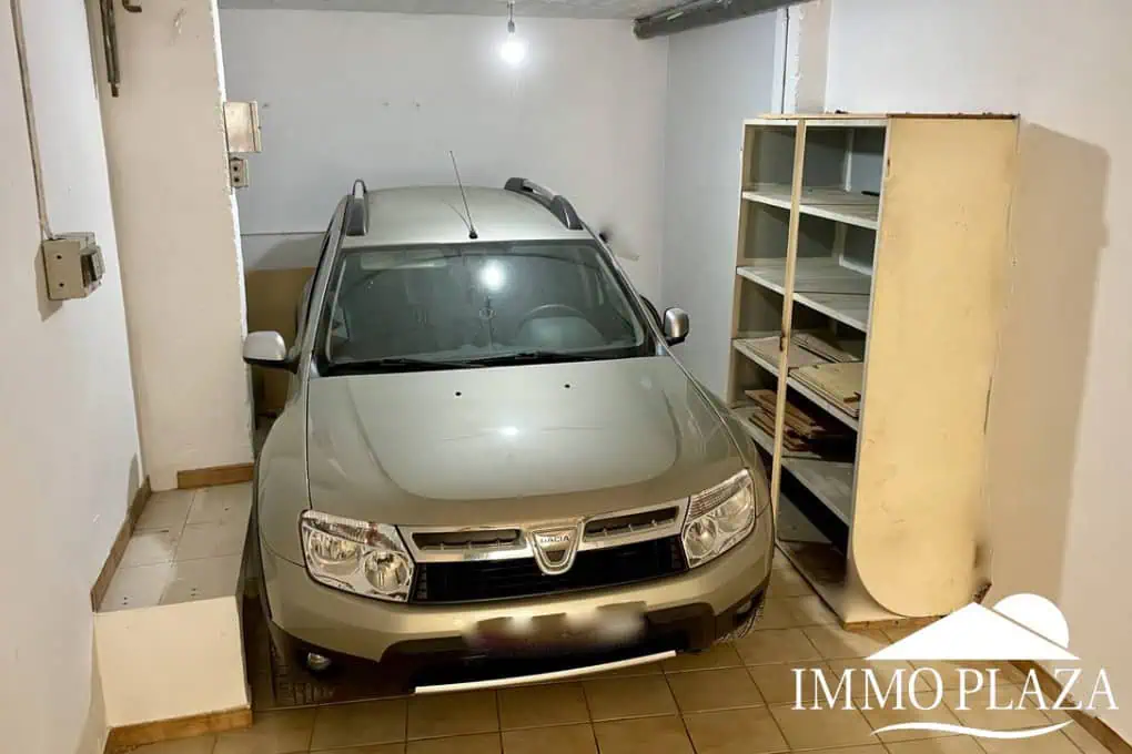 Large garage – storage room – workshop (51m2) with connection electricity and water – center of Rosas – Costa Brava north