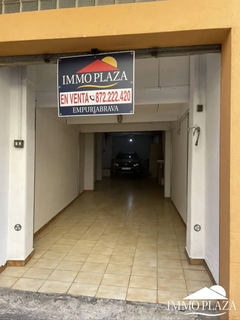 26042023154629_9121_IPG06 Large garage – storage room – workshop (51m2) with connection electricity and water – center of Rosas – Costa Brava north