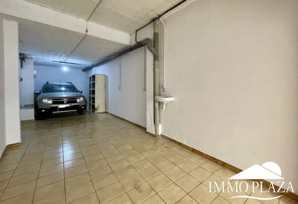 Large garage – storage room – workshop (51m2) with connection electricity and water – center of Rosas – Costa Brava north