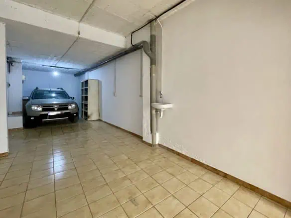 Large garage – storage room – workshop (51m2) with connection electricity and water – center of Rosas – Costa Brava north